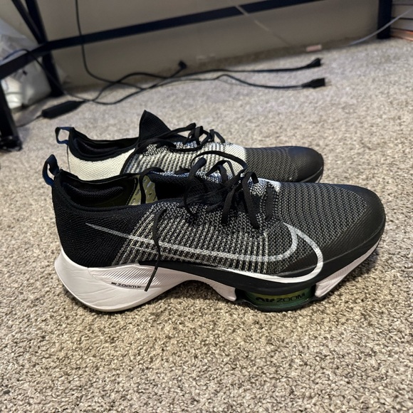 Nike Men's Black and White Running Shoes - Picture 4 of 5
